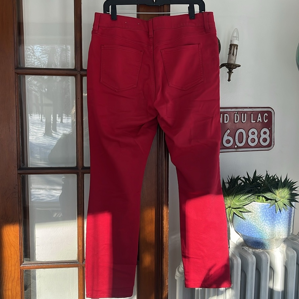 Red pants ! ❤️ - Picture 3 of 8